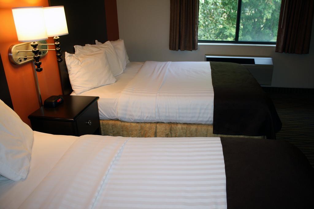 Americinn By Wyndham Rogers Habitación foto