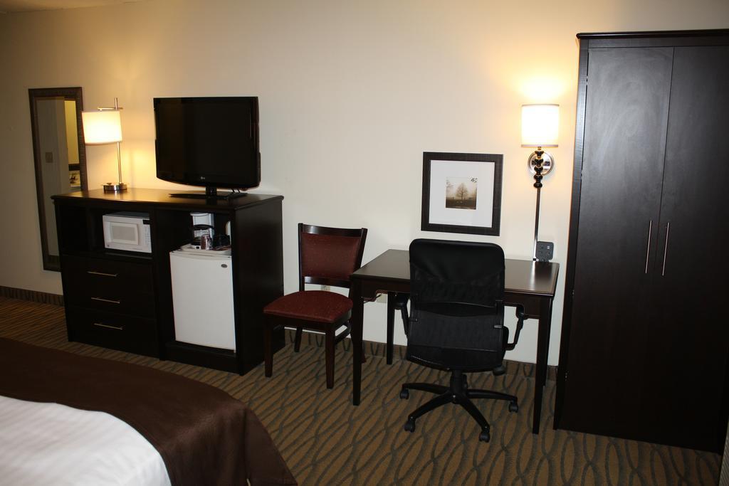 Americinn By Wyndham Rogers Habitación foto