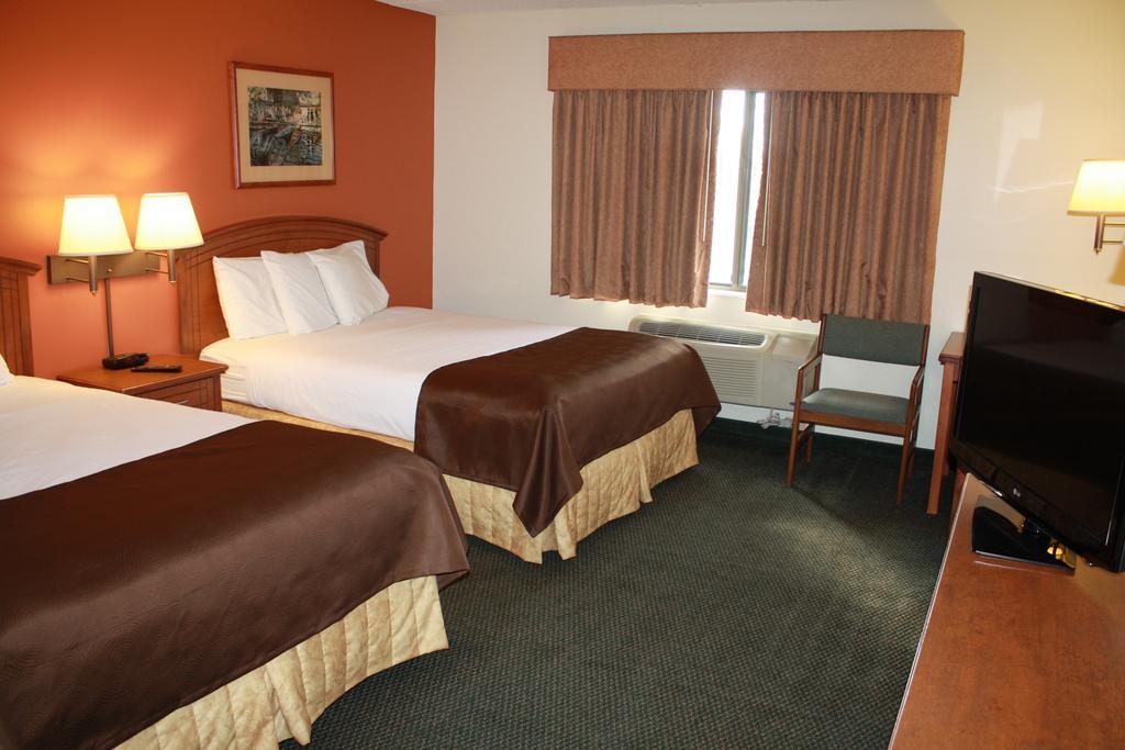 Americinn By Wyndham Rogers Habitación foto